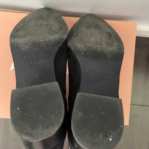 Black suede booties with pointed toe - Picture 2 of 8